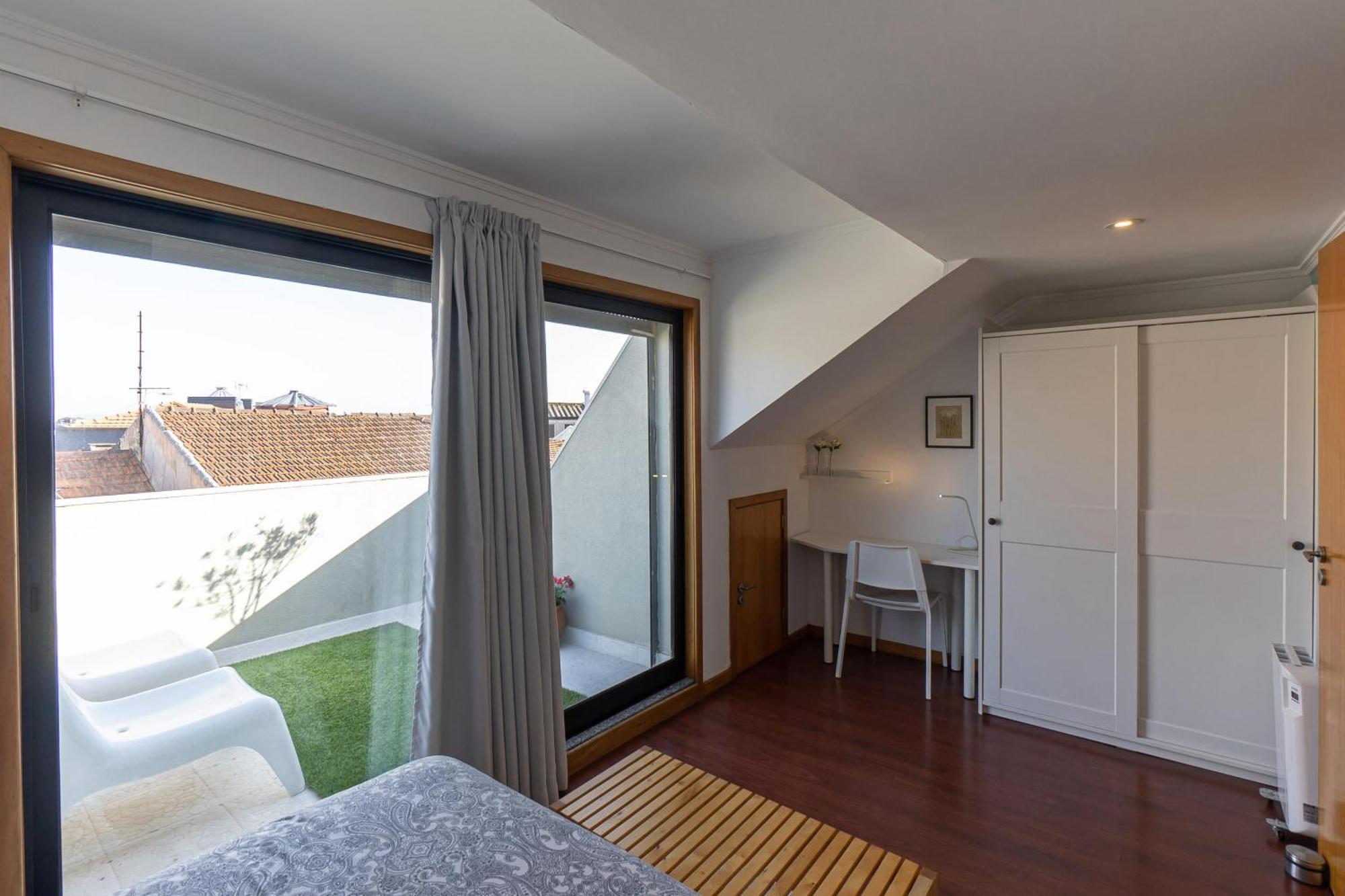Top Floor Apartment With Sunny Balconies Porto Exterior photo